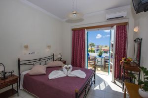 Hotel PetraNera_Perissa_Santorini